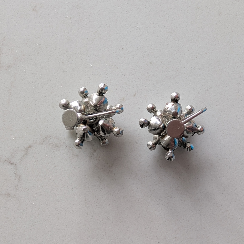 Vintage Screwback Starburst Snowflake Earrings - Picture 3 of 9